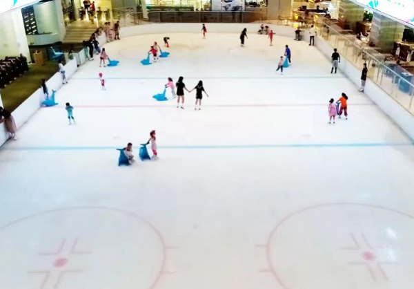 室外滑冰場的冰怎樣凍結(jié)的 室外滑冰場的冰怎樣凍結(jié)的
